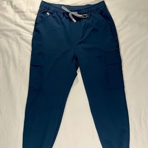 Figs Men's Tansen Cargo Utility Jogger Scrub Pants Medium Dark Harbor
